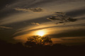<center>Le soleil perce les cieux de sa blancheur. soleil ciel nuages 